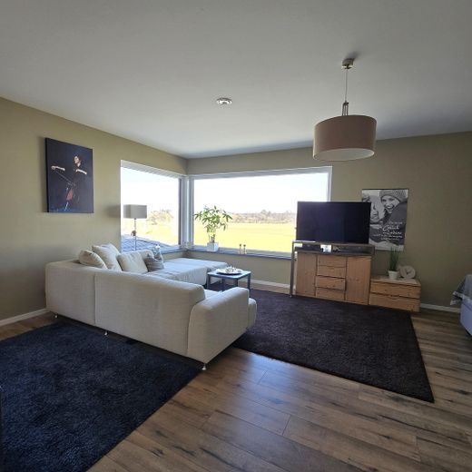 Panorama-Eckfenster mit Sofa 