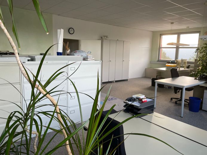 Comunidad de oficinas: oficinas de diseño moderno – Teilbares Großraumbüro3