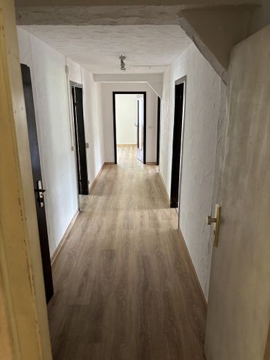 شقة عصرية من 3.5 غرف، على مسافة مشي من محطة القطار، 72479 Strassberg – الصورة 8