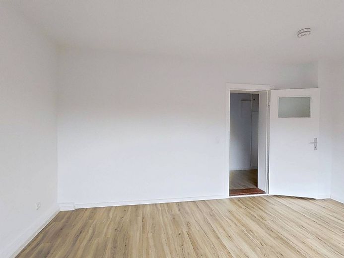 Einziehen und für den Herbst einkuscheln - mit einem KALTMIETERLASS: 3-Zimmer-Wohnung mit BALKON in fußläufiger Nähe zum Kanal – Ansicht II: Wohn- und Esszimm…