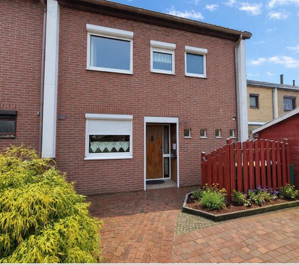 Renoviertes Reihenhaus mit Garten in Bremen Huchting | 3,5 Zimmer – Hausfront
