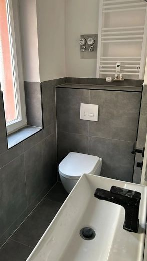 Pokój w mieszkaniu współdzielonym z dobrą infrastrukturą / Emserstraße 40, Frankfurt / WE6 / 2.OG po lewej / pok.1 – WC