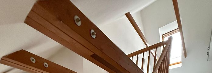 Wohnzimmer mit Aufgang zur EBK