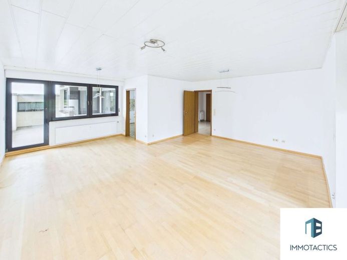 Großzügige 3-Zimmer-Wohnung mit zwei Loggien, Carport, Keller und viel Potenzial in Mainz-Hechtsheim – Foto 1