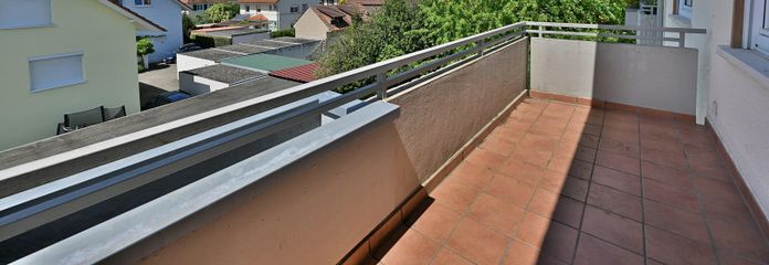 Gemoderniseerd 1-kamerappartement met balkon, garage en nieuwe inbouwkeuken in Weil am Rhein