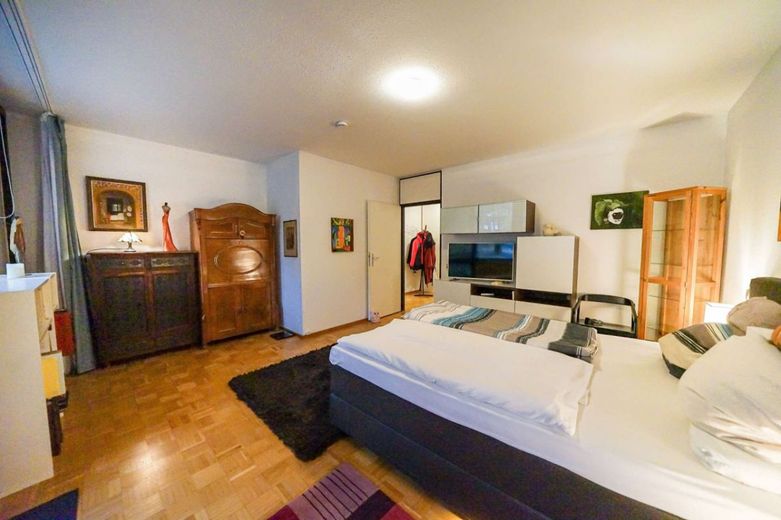 Außergewöhnlich und stilvoll! 4-Zimmer-Wohnung mit 2 Balkonen und Tiefgarage in Köln-Weiden – Bild 15