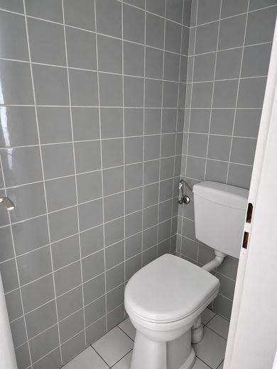 Sonnige 3-Zi.-Whg. mit großem Balkon in Trudering, sehr gepflegte grüne Anlage. Provisionsfrei – GAESTE-WC