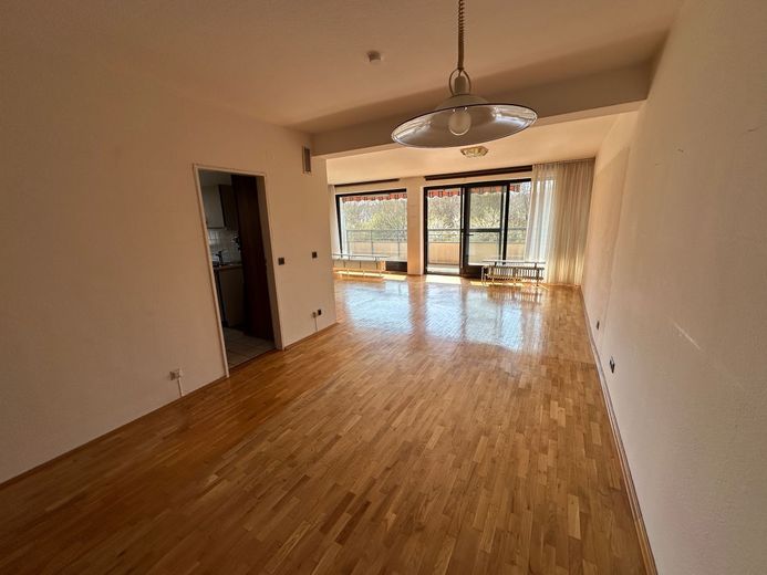Großzügig - Attraktiv - Balkon - viel Platz - tolles miteinander ! – Essbereich