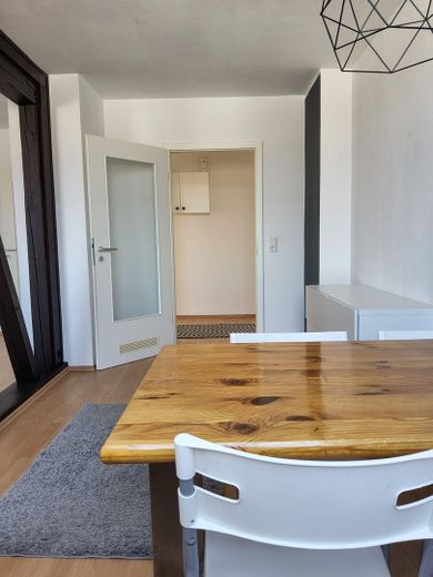 TOP Lage! Möblierte 2-Zimmer-Wohnung – Wohnzimmer 3