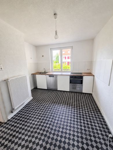 SUBAFFITTO 3 mesi! Opzione di proroga Splendido appartamento di 4 locali – Große Küche