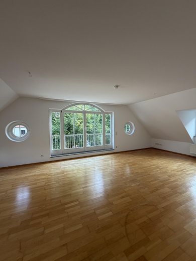 Helle 4-Zimmerwohnung zur Miete in Nymphenburg, München – Wohnzimmer