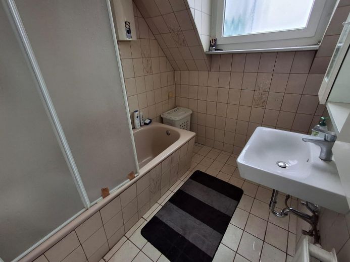 3 Familienhaus zu verkaufen – 1. OG
