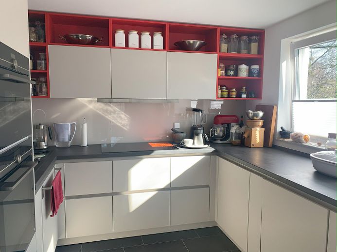 Oferta cenowa! Jasny, wolny od zamieszkania dwupoziomowy DG z dużym tarasem dachowym – Küche