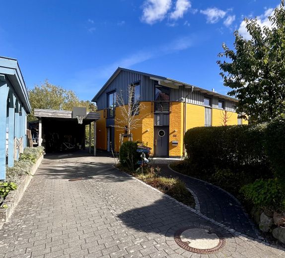 Zufahrt u. Hauseingang