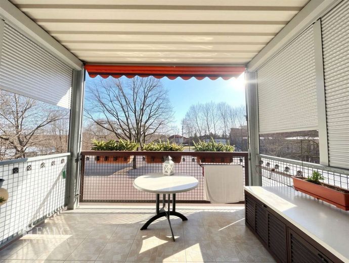 Extravagante Wohnung mit exklusivem Bad und Balkon sowie privatem Stellplatz und Einbauküche – Balkon
