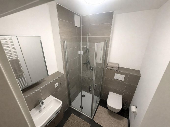 Exklusive 4-Zimmer-Gartenwohnung mit ca. 290 m² Garten und Hausgefühl am Riedberg – Gästebad