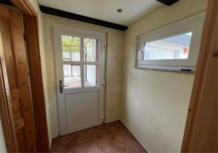 Vivre au centre sans stress de rénovation : maison individuelle compacte, grand jardin, garage XXL – Hinterflur EG