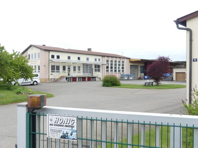 Außen v Strasse Bhf-980