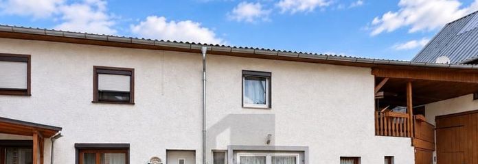 GROßZÜGIGES ZUHAUSE MIT VIELSEITIGEM POTENZIAL