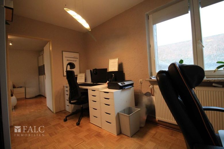 Charmantes Fachwerkhaus mit großem Entwicklungspotenzial – 1. OG - Büro