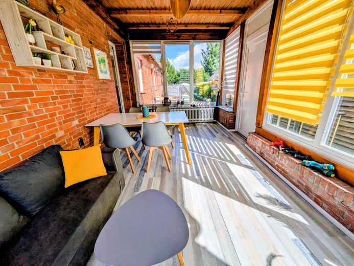 Elmshorn’da çok yönlü tek veya iki ailelik ev – Aile, home office veya kısmi kiralama için alan! – Wintergarten