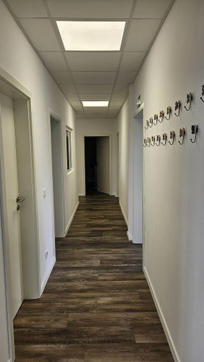 Helle und frisch sanierte Büroetage zu vermieten – Flur