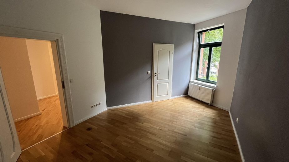 Traumhafte 2-Zi-Altbauwohnung mit Parkett, EBK & Tageslichtbad – Schlafzimmer 