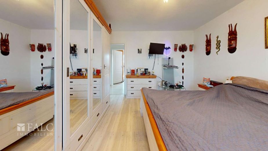 Großes Grundstück !! Viel Wohnfläche !! Kleiner Preis !! – EG Zimmer 3