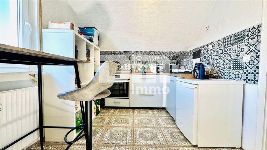 Kompakte Dreizimmer DG Wohnung in gepflegtem Dreifamilienhaus in gesuchter Lage – Küche / EBK / Küchenzeile