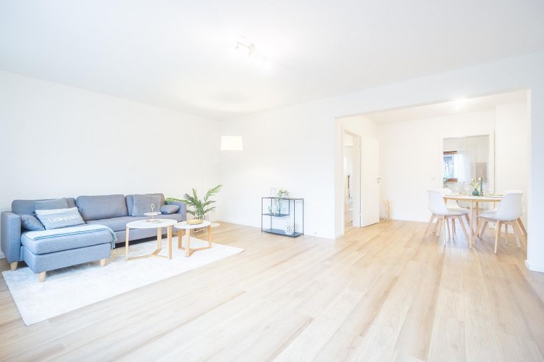 Entspannung: helles Wohnzimmer