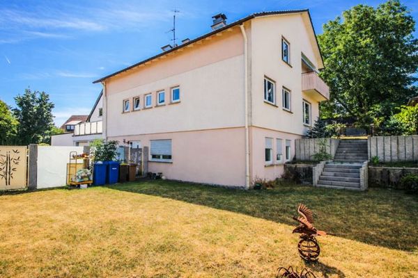 Stilvolle 3-Zimmer-Wohnung mit Garten, Terrasse & Einbauküche im gepflegten 3-Parteien-Haus!