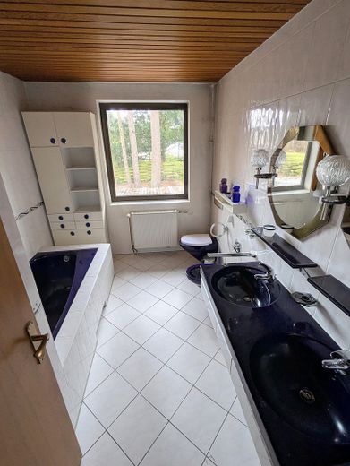 Bungalow adatto alle famiglie, vicino al centro e ben collegato – Familien Bad