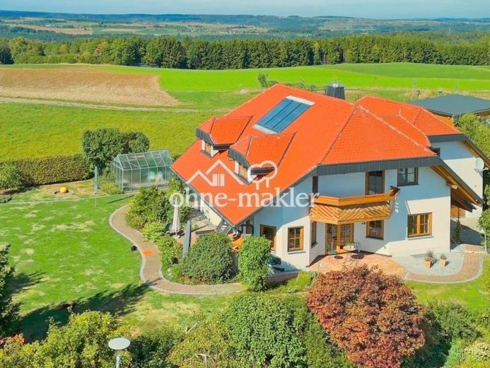 Repräsentatives A+ Landhaus mit ELW auf parkähnlichem Grundstück – Foto 1