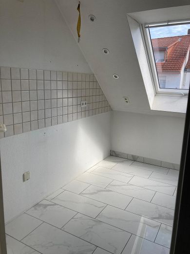 Helle DG Wohnung , 4 Zimmer, in Mannheim Käfertal – Küche links