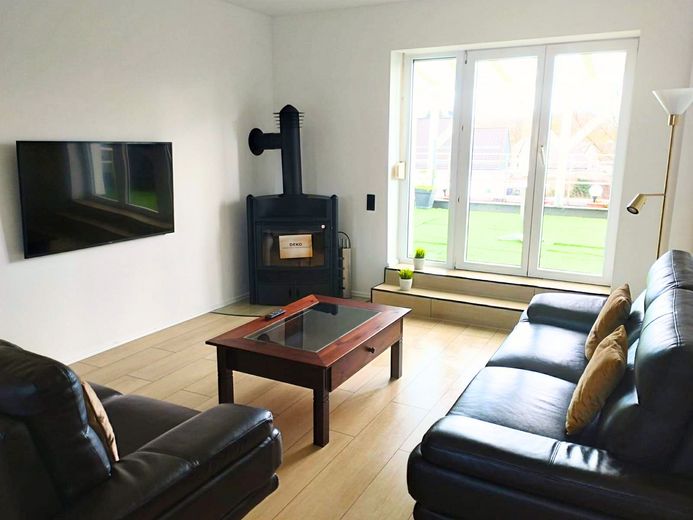 Provisionsfrei | Saniertes Mehrfamilienhaus | 32.500 € Jahreskaltmiete – Wohnbereich