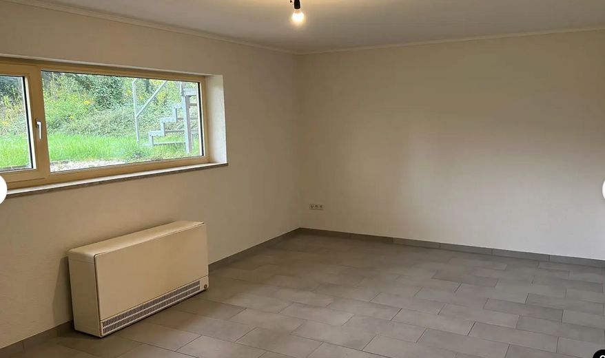 Urokliwa kawalerka z zabudową kuchenną w Trier-Pfalzel – Zimmer mittig