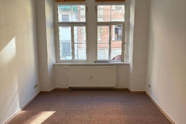 Tarihi cazibe modern yaşam konforuyla buluşuyor Freiberg'in kalbinde, asansörlü binanın 1. katında pratik 1 odalı daire