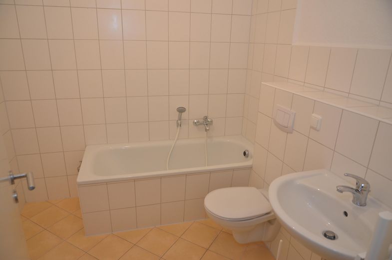 Provisionsfrei: Freundliche, gepflegte 3 Zi-Wohnung im Herzen der Altstadt Stralsunds – Bad