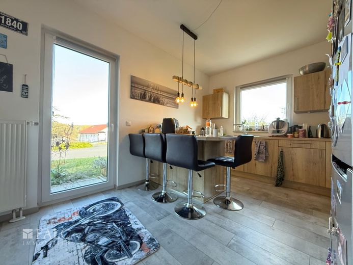 RESERVIERT***Atzenhausen - Wohnen auf einer Ebene: Neuwertiger Bungalow auf üppigem Grundstück*** – Küche