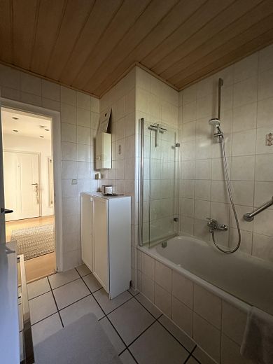 IN POSIZIONE CENTRALE! Appartamento al piano terra, unità immobiliare in condominio ristrutturato – Bad