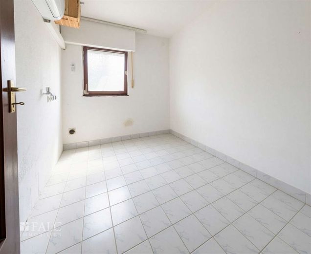 Ruhig gelegene Doppelhaushälfte mit viel Platz und Naturteich – Gästezimmer UG