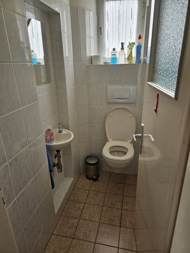 Toilette (im Flur)