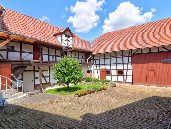 Kapitalanlage oder Eigennutz? 3 Wohneinheiten, Garten & jede Menge Möglichkeiten in Höngeda – Foto 1