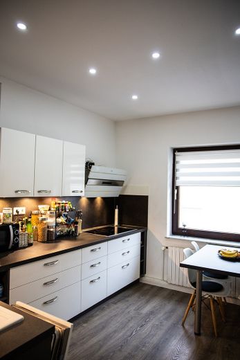 Moderne 3-Zimmer Eigentumswohnung mit Einbauküche & großem Balkon – Foto 16