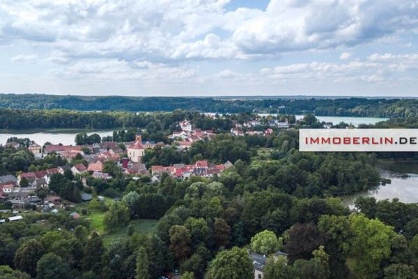 IMMOBERLIN.DE - Toplage Märkische Schweiz! Exquisites Haus mit Gartenidylle & Weitsicht im Ortskern