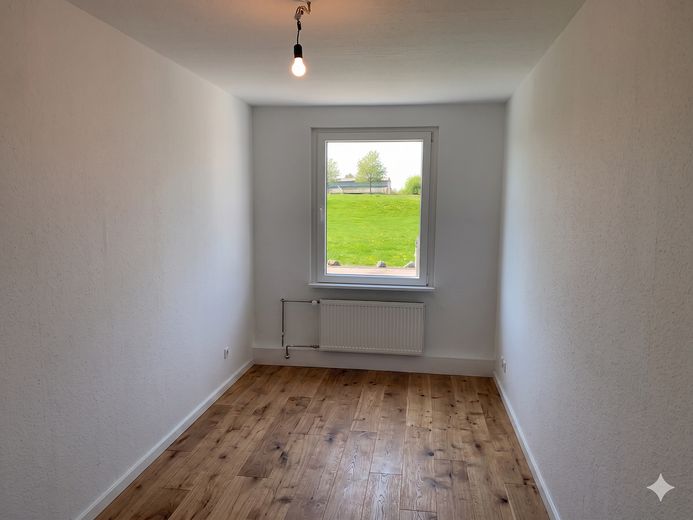 Appartamento di 3 locali | 55 m² | completamente ristrutturato | Disponibile: dal 01.11.26 – 2_Büro/Schlafzimmer