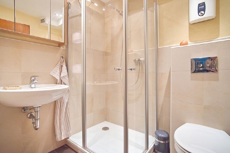 Ansprechende, komplett eingerichtete Wohnung mit kleinem Balkon im Südviertel, Internetzugang – aa37f657222b5fef3cd7bfde215af42931d20b22.jpg