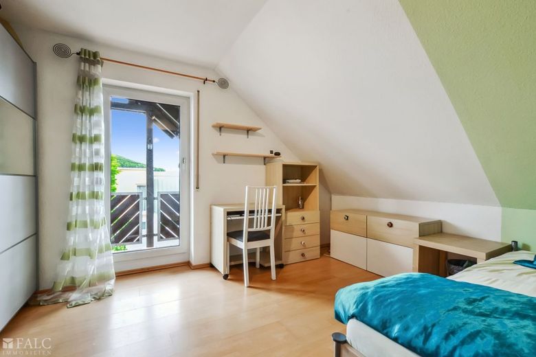 Charmante 3,5-Zimmerwohnung im 2. OG in ruhiger Lage – Zweites Schlafzimmer