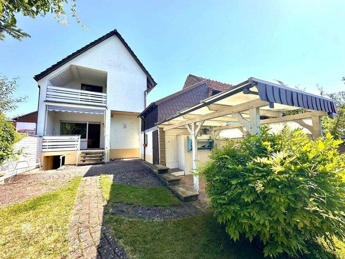 Glücksmoment: Herzliches Familienhaus mit Garten! – Außenansicht