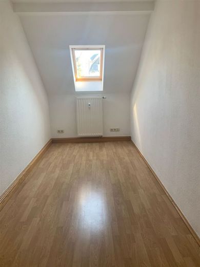 Großzügige 3,5-Zimmer mit Laminat und Tageslichtbad mit Wanne in guter Lage! – PHOTO-2022-03-11-13-43-24